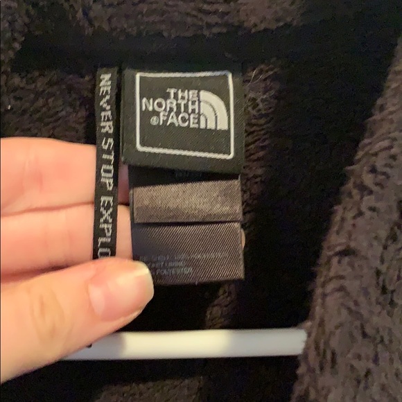 Black fleece north face jacket. - Picture 3 of 4